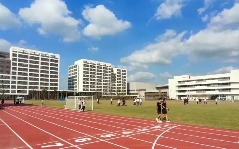 巴城高級中學是公立還是私立,是重點中學嗎？