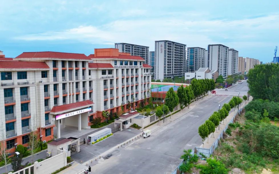 鄭州市第四十七中學(xué)簡介概況（建校歷史、地址、師資、校訓(xùn)、環(huán)境）