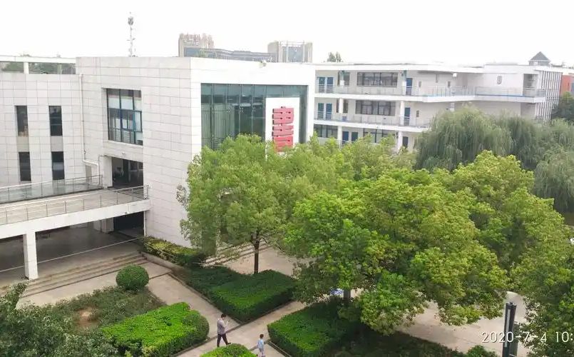 鄭州市第四十七中學(xué)是公立還是私立,是重點中學(xué)嗎？