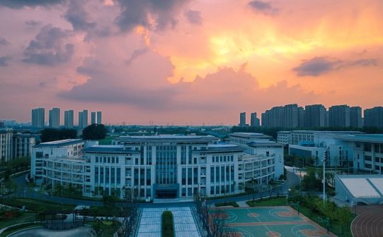 鄭州市第四高級中學(xué)簡介概況（建校歷史、地址、師資、校訓(xùn)、環(huán)境）