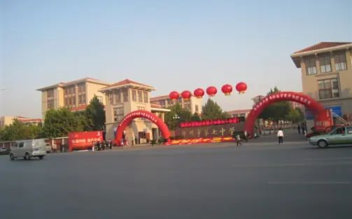 鄭州市第七高級(jí)中學(xué)簡(jiǎn)介概況（建校歷史、地址、師資、校訓(xùn)、環(huán)境）