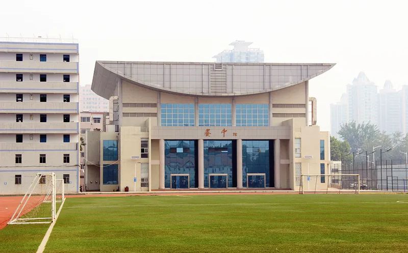 鄭州市第九中學(xué)是公立還是私立,是重點(diǎn)中學(xué)嗎？