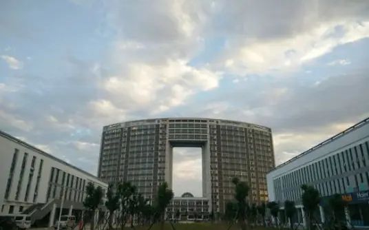 鄭州市第十中學(xué)簡(jiǎn)介概況（建校歷史、地址、師資、校訓(xùn)、環(huán)境）