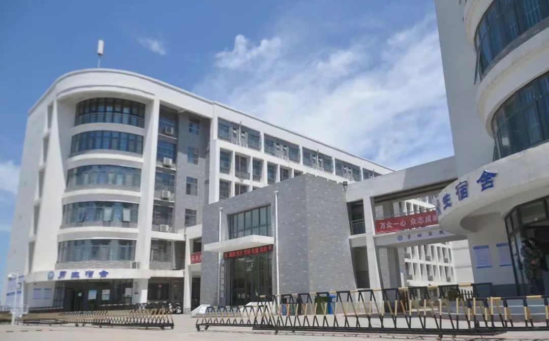 鄭州市第十中學(xué)是公立還是私立,是重點(diǎn)中學(xué)嗎？