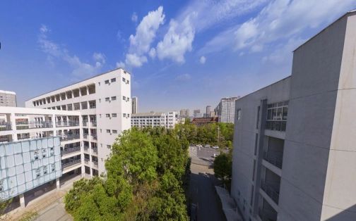 合肥市第一中學(xué)簡介概況（建校歷史、地址、師資、校訓(xùn)、環(huán)境）