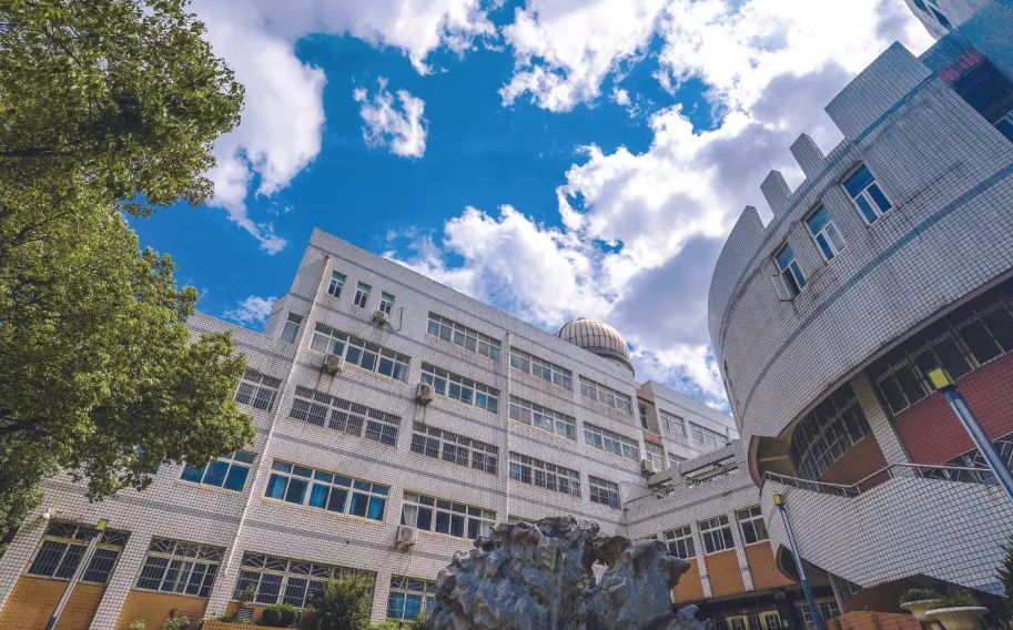 合肥市第六中學(xué)是公立還是私立,是重點(diǎn)中學(xué)嗎？