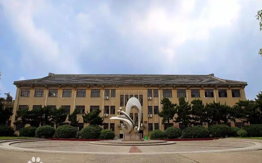 合肥市第二中學(xué)是公立還是私立,是重點(diǎn)中學(xué)嗎？