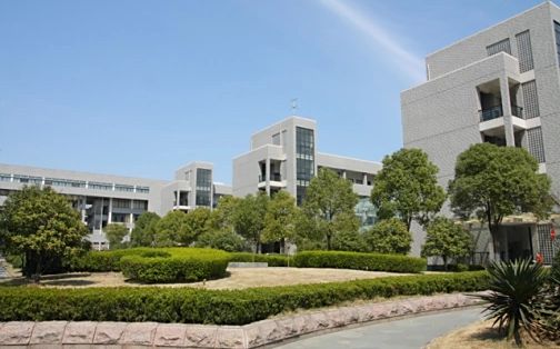 杭州第四中學(xué)簡(jiǎn)介概況（建校歷史、地址、師資、校訓(xùn)、環(huán)境）