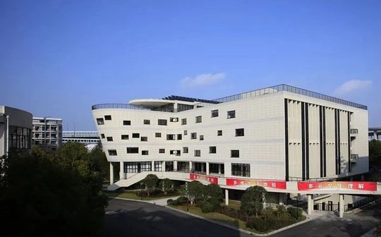 杭州市長河高級中學(xué)是公立還是私立,是重點中學(xué)嗎？