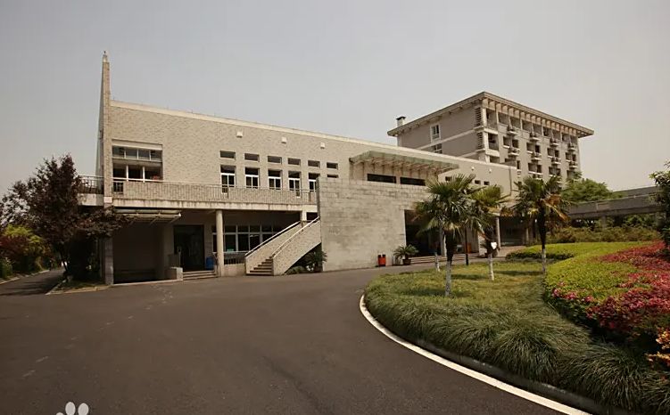 杭州市源清中學(xué)簡(jiǎn)介概況（建校歷史、地址、師資、校訓(xùn)、環(huán)境）