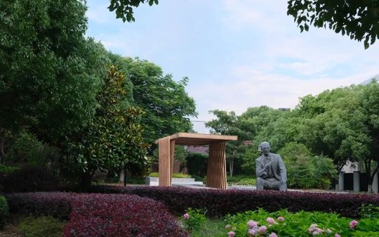 杭州市夏衍中學(xué)是公立還是私立,是重點(diǎn)中學(xué)嗎？