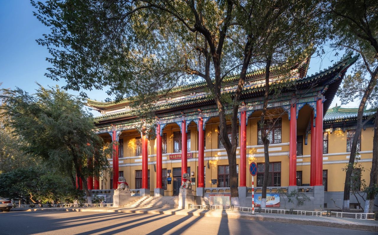 哈爾濱市第三中學(xué)校簡介概況（建校歷史、地址、師資、校訓(xùn)、環(huán)境）