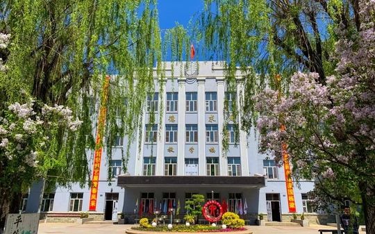 哈爾濱市第六中學(xué)校是公立還是私立,是重點中學(xué)嗎？