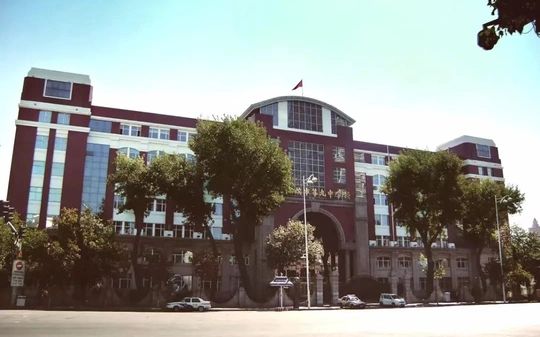 哈爾濱市第九中學(xué)校是公立還是私立,是重點(diǎn)中學(xué)嗎？