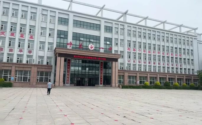 哈爾濱市呼蘭區(qū)第一中學(xué)校校區(qū)在哪_在什么區(qū)？