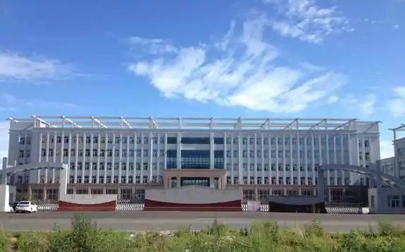 哈爾濱市呼蘭區(qū)第一中學(xué)校是公立還是私立,是重點中學(xué)嗎？