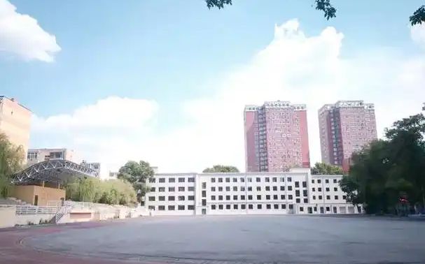 哈爾濱市第十二中學(xué)校在哈爾濱的排名第幾,屬于什么檔次？