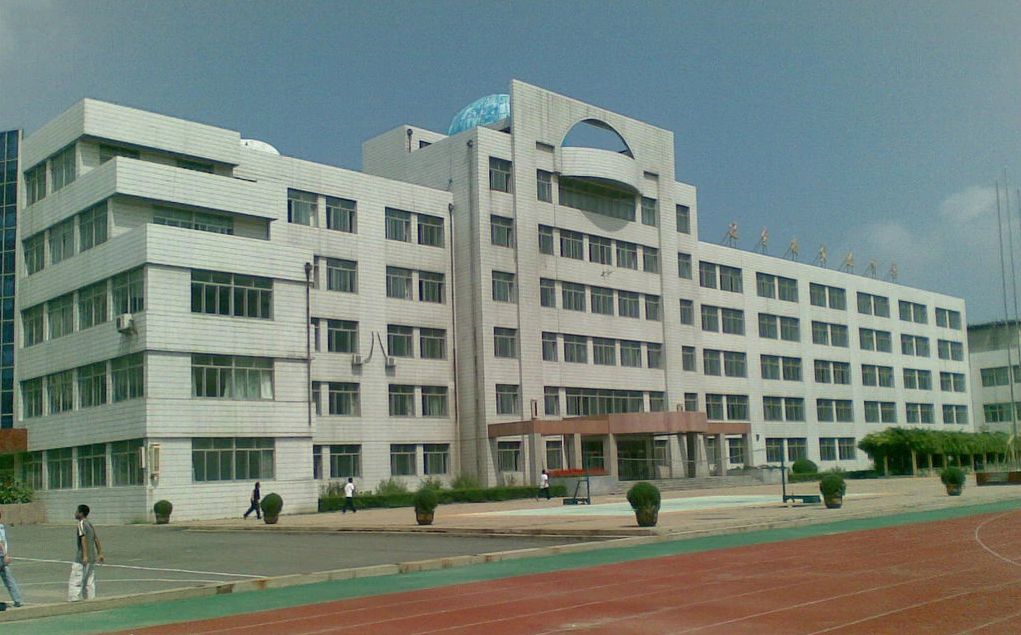 遼寧省實(shí)驗(yàn)中學(xué)是公立還是私立,是重點(diǎn)中學(xué)嗎？