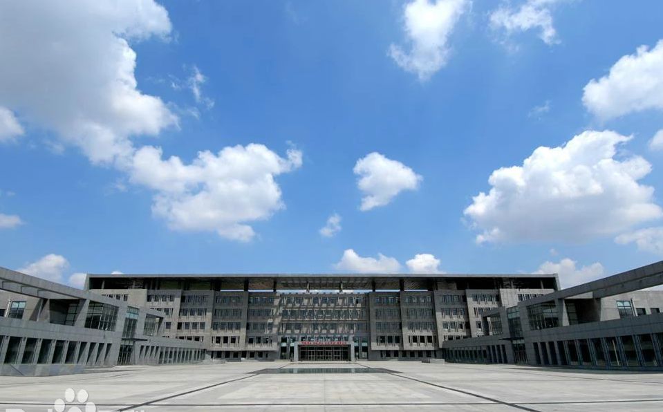 沈陽市第二中學(xué)是公立還是私立,是重點(diǎn)中學(xué)嗎？