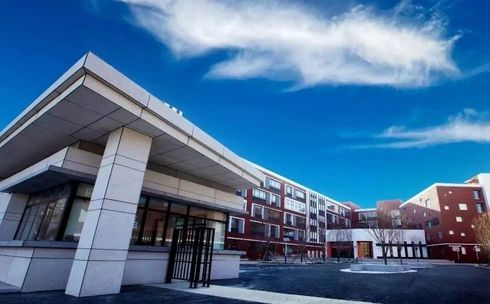 沈陽市廣全學(xué)校是公立還是私立,是重點(diǎn)中學(xué)嗎？