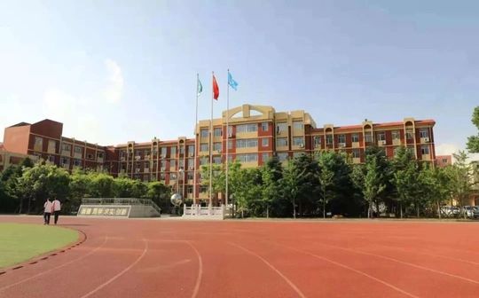 沈陽市第二十七中學(xué)是公立還是私立,是重點中學(xué)嗎？