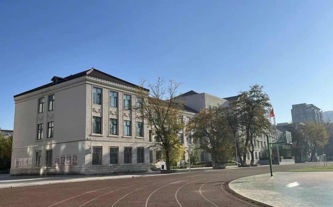 沈陽市第四中學是公立還是私立,是重點中學嗎？