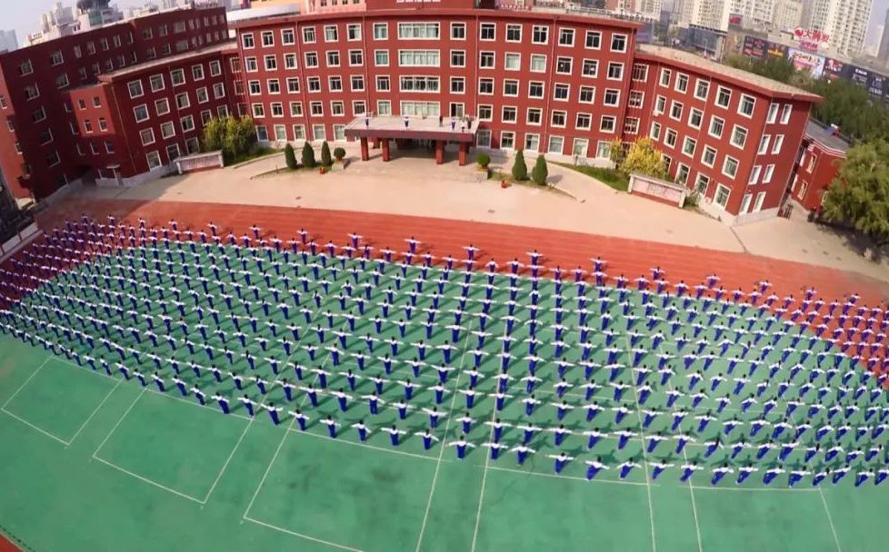 沈陽(yáng)鐵路實(shí)驗(yàn)中學(xué)是公立還是私立,是重點(diǎn)中學(xué)嗎？