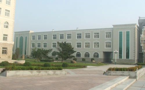 沈陽(yáng)市第三十中學(xué)是公立還是私立,是重點(diǎn)中學(xué)嗎？