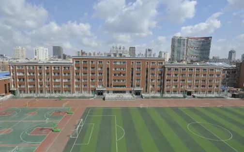 長春市第二中學(xué)簡介概況（建校歷史、地址、師資、校訓(xùn)、環(huán)境）