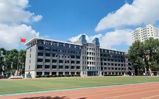 長春外國語學校簡介概況（建校歷史、地址、師資、校訓、環(huán)境）