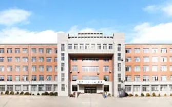 長春市第一中學(xué)簡介概況（建校歷史、地址、師資、校訓(xùn)、環(huán)境）