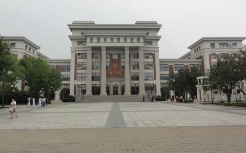 南開(kāi)中學(xué)簡(jiǎn)介概況（建校歷史、地址、師資、校訓(xùn)、環(huán)境）