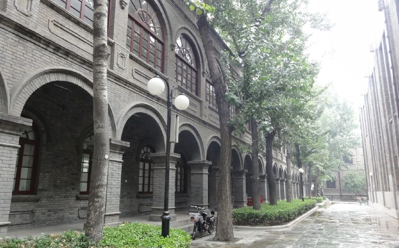 南開中學是公立還是私立,是重點中學嗎？