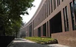 天津市耀華中學簡介概況（建校歷史、地址、師資、校訓、環(huán)境）