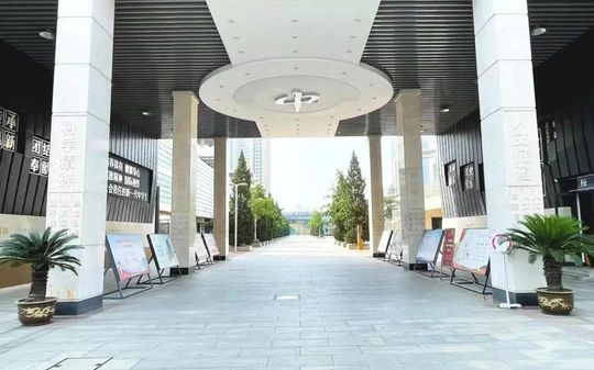 天津市第四十二中學是公立還是私立,是重點中學嗎？