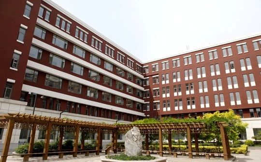 天津市第五十五中學(xué)是公立還是私立,是重點(diǎn)中學(xué)嗎？