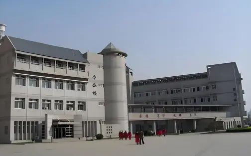 南開大學(xué)附屬中學(xué)簡介概況（建校歷史、地址、師資、校訓(xùn)、環(huán)境）