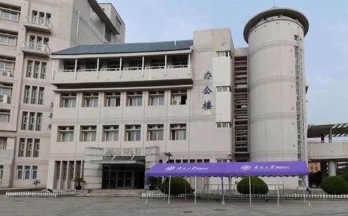 南開大學(xué)附屬中學(xué)簡介概況（建校歷史、地址、師資、校訓(xùn)、環(huán)境）