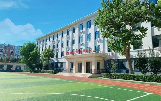 天津益中學校是公立還是私立,是重點中學嗎？