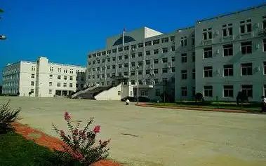 楊柳青第一中學是公立還是私立,是重點中學嗎？