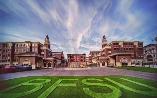 石家莊外國語學(xué)校是公立還是私立,是重點(diǎn)中學(xué)嗎？