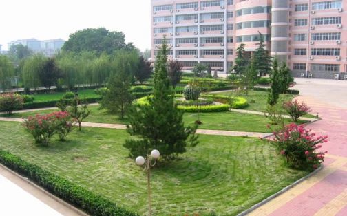 藁城區(qū)第一中學(xué)簡(jiǎn)介概況（建校歷史、地址、師資、校訓(xùn)、環(huán)境）