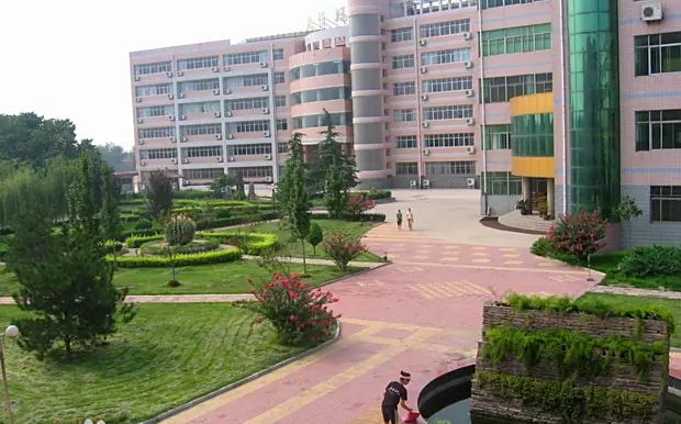 藁城區(qū)第一中學(xué)校區(qū)在哪_在什么區(qū)？