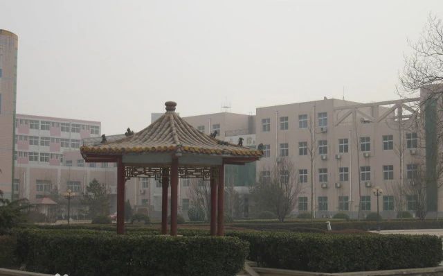 藁城區(qū)第一中學(xué)是公立還是私立,是重點(diǎn)中學(xué)嗎？