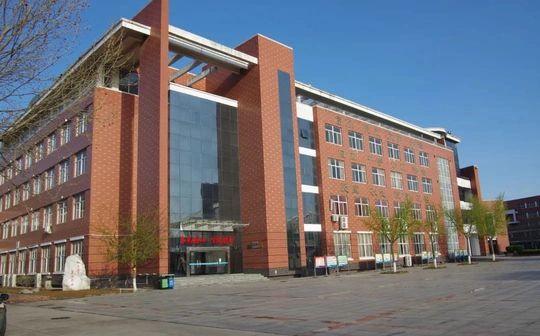 石家莊市鹿泉區(qū)第一中學(xué)簡介概況（建校歷史、地址、師資、校訓(xùn)、環(huán)境）