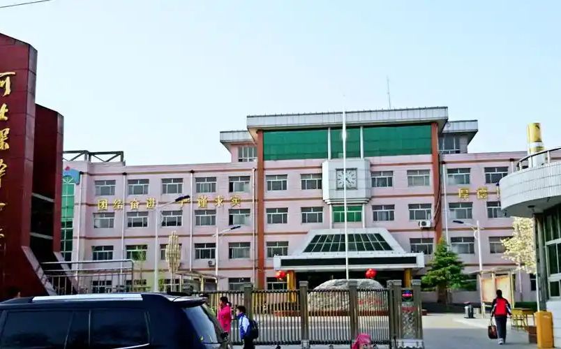 河北省深澤縣中學(xué)是公立還是私立,是重點(diǎn)中學(xué)嗎？