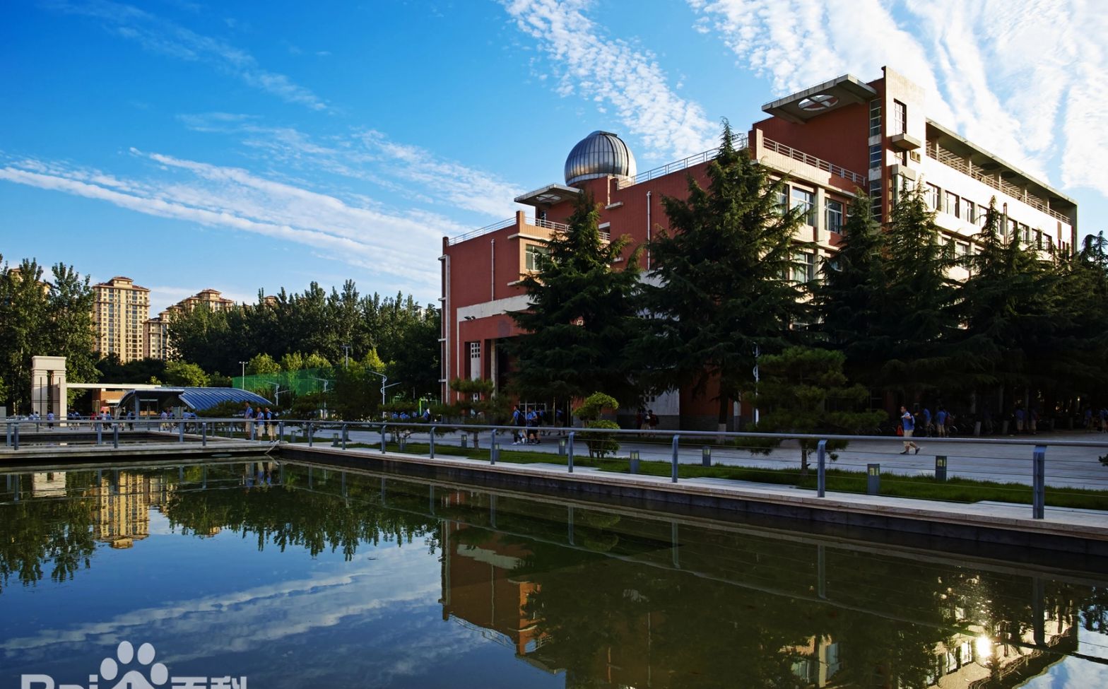 石家莊市第四十四中學(xué)是公立還是私立,是重點(diǎn)中學(xué)嗎？