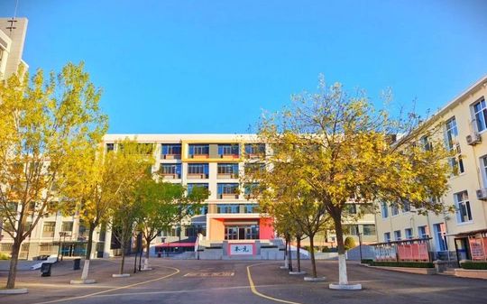 山東省青島第十六中學(xué)是公立還是私立,是重點(diǎn)中學(xué)嗎？