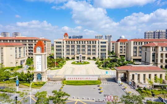 山東省青島第五十八中學是公立還是私立,是重點中學嗎？