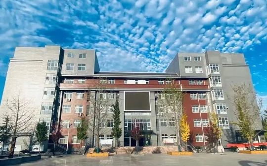 濟南高新區(qū)實驗中學是公立還是私立,是重點中學嗎？